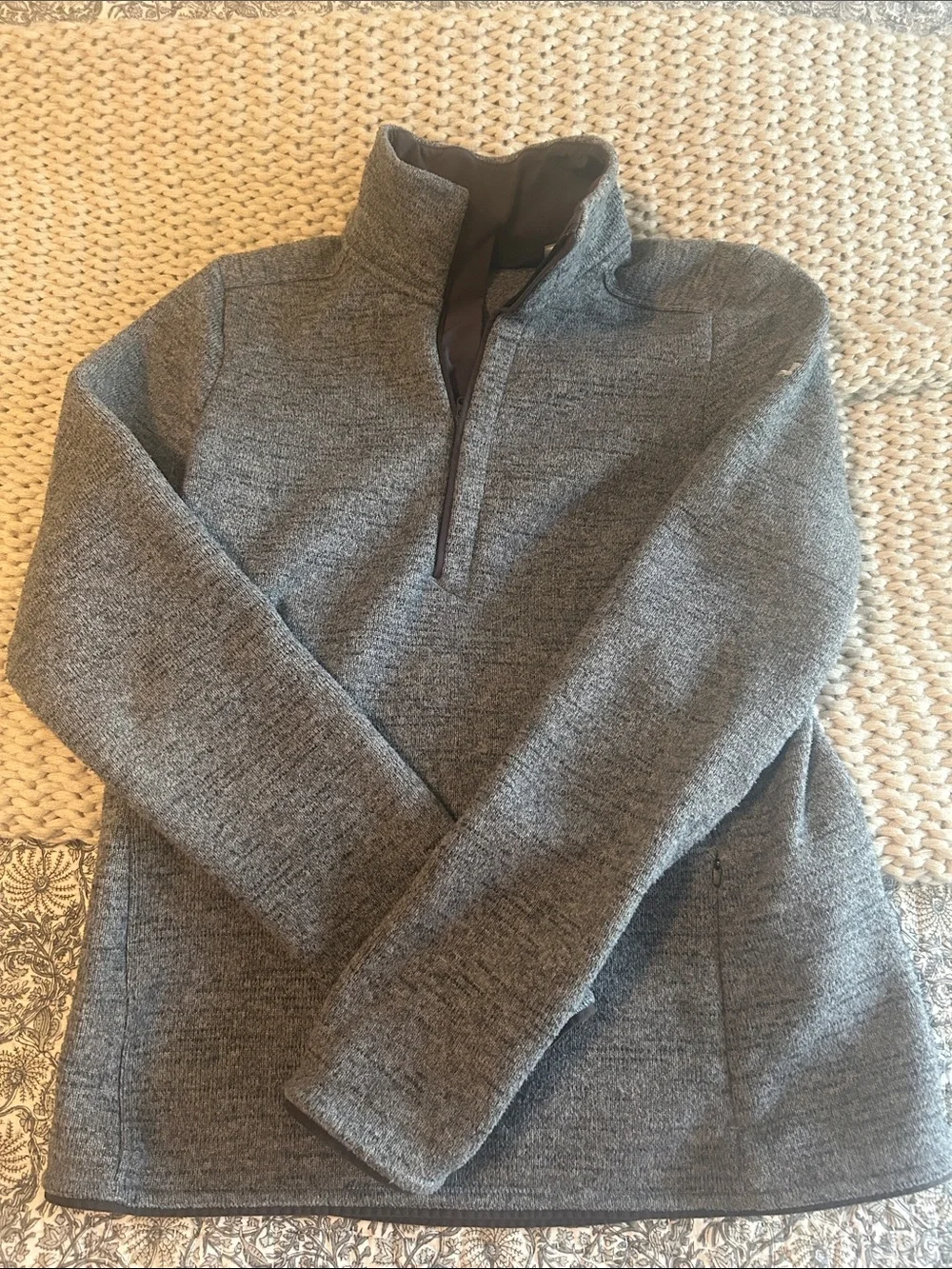 Under Armour Women’s Grey Heather Quarter-Zip Pullover in Small